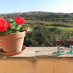 Semesterbostad Great Seaviews Location - Free Gozo Taxi Service, Fast Wifi, Bicycles, Bbq & Parking, No Car Needed Għajnsielem