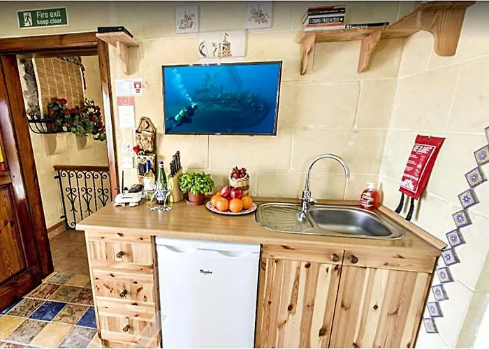 Great Seaviews Location - Free Gozo Taxi Service, Fast Wifi, Bicycles, Bbq & Parking, No Car Needed *