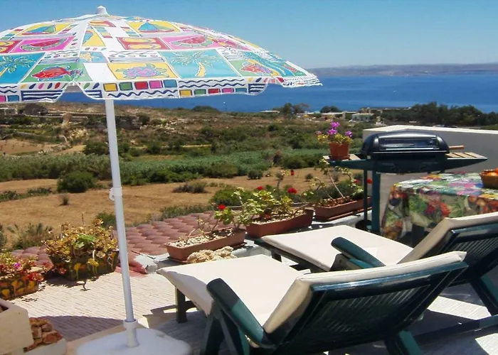 Feriehus Great Seaviews Location - Free Gozo Taxi Service, Fast Wifi, Bicycles, Bbq & Parking, No Car Needed *